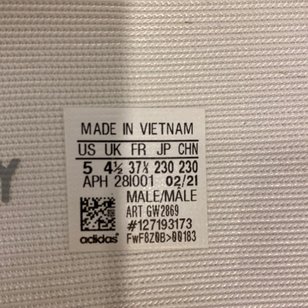 Yeezy - Picture 6 of 6